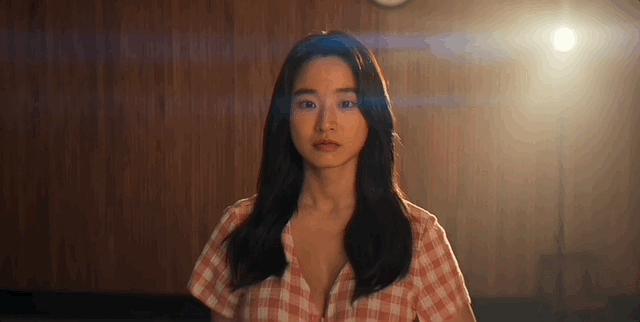 全裸出镜，一脱爆火，这尺度新剧实在太敢拍